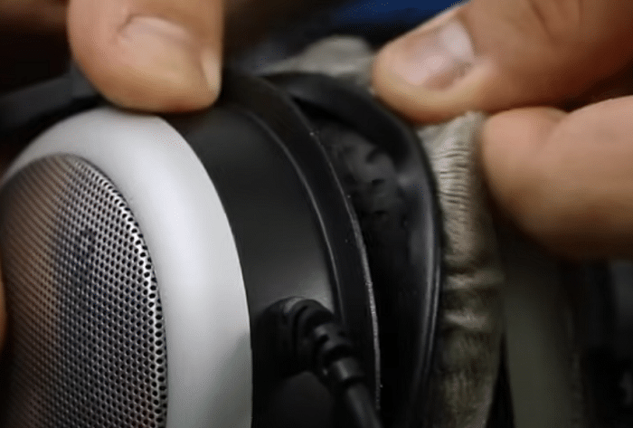 how to clean headphones and ear pads
